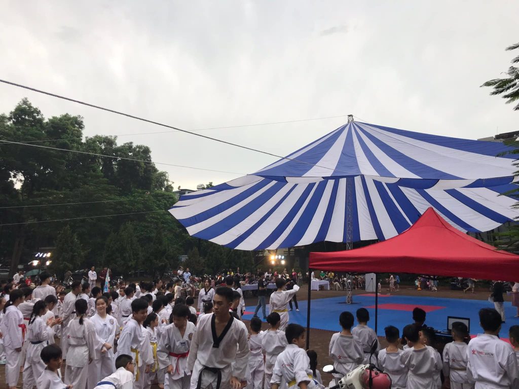 Dù che sự kiện sân trường học đường kính 12m Dù che sự kiện sân trường học đường kính 12m