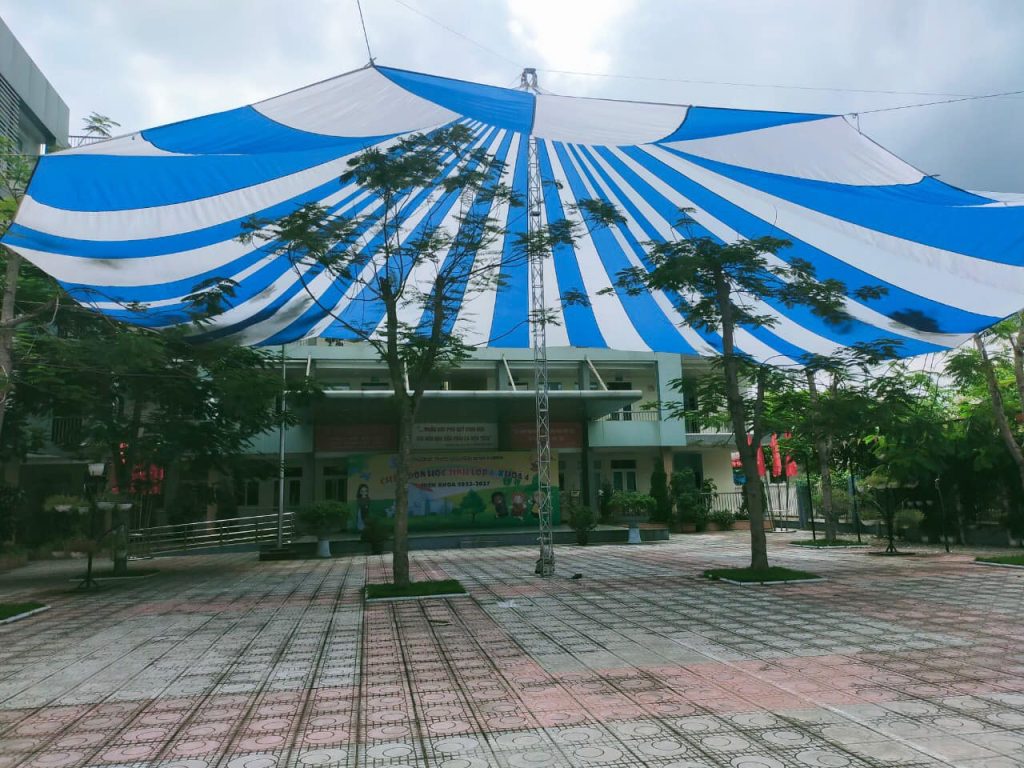 Dù tròn che nắng sân trường 18m Dù tròn che nắng sân trường 18m
