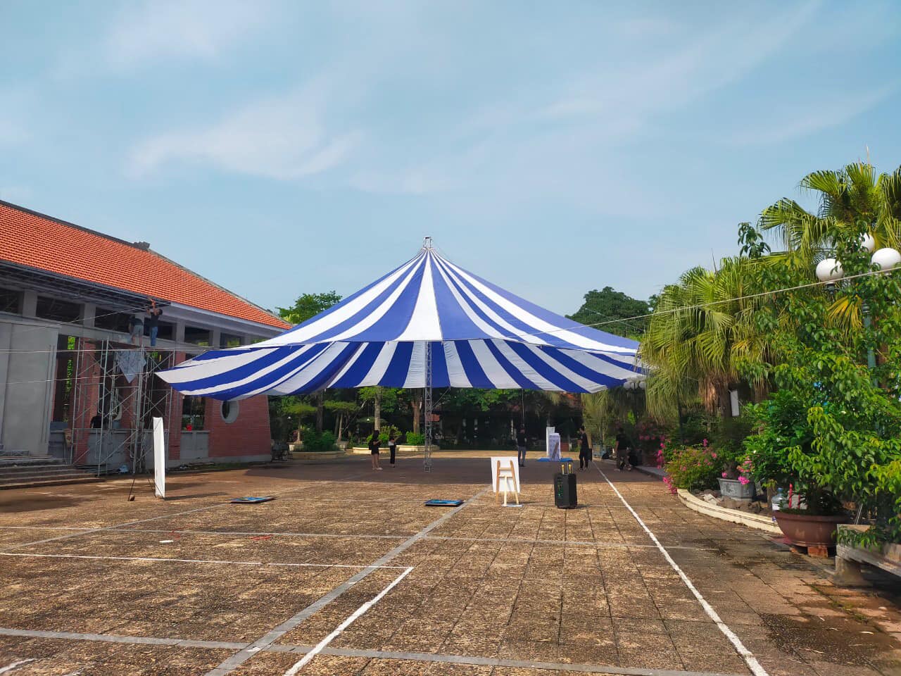 Dù che sự kiện sân trường học đường kính 12m Dù che sự kiện sân trường học đường kính 12m