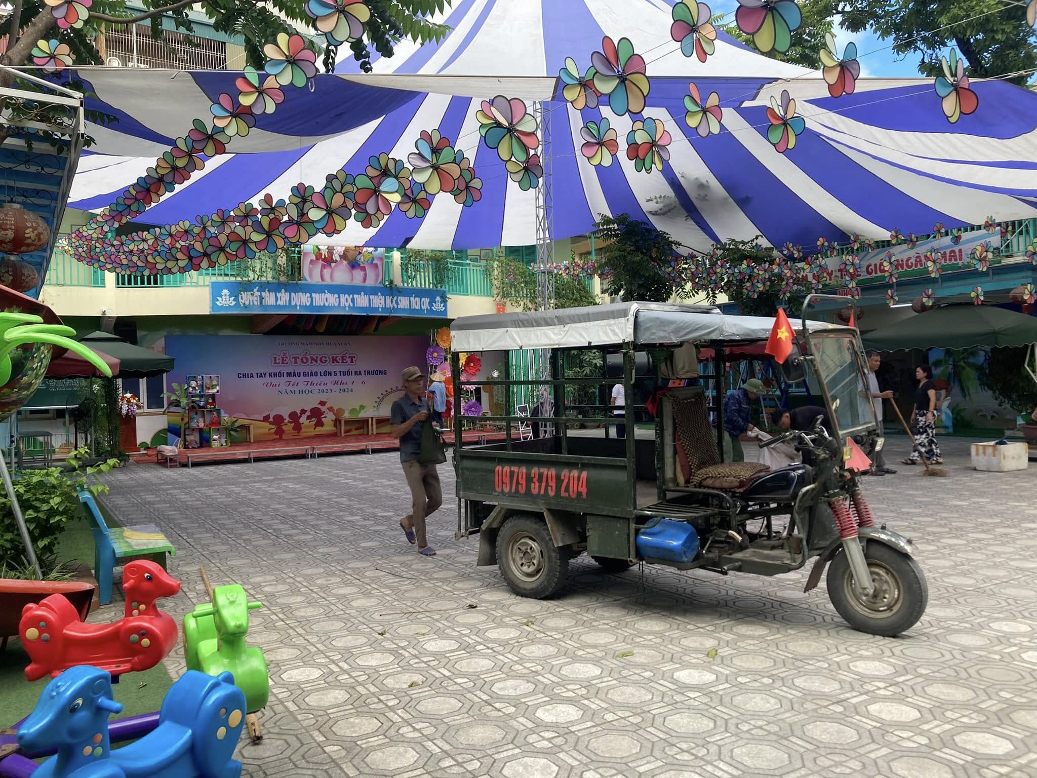 Dù tròn che nắng sự kiện sân trường 20m Dù tròn che nắng sự kiện sân trường 20m